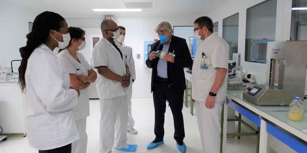 Installation de la sertisseuse électrique RO-4000 au Centre de Transfusion Sanguine des Armées-CTSA